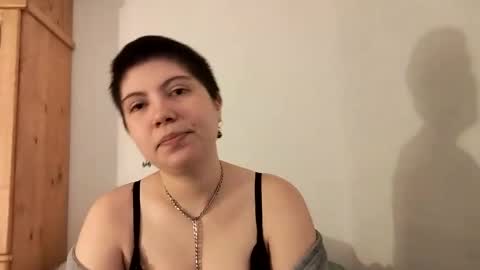 Molly Pop online show from November 2025 09:57:02 PM