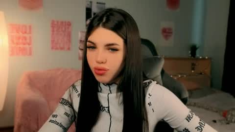Snapshot of molly_rettyy chatting on April 2026 04:06:01 AM Molly online show from April 2026 04:06:01 AM