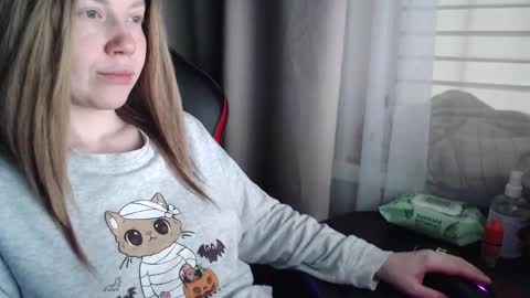 I have new photos come and see with love Molly online show from November 2025 10:46:02 AM