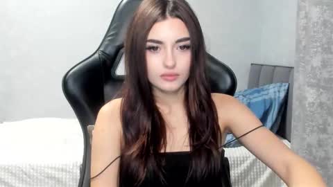 Molly online show from November 2025 07:46:02 PM