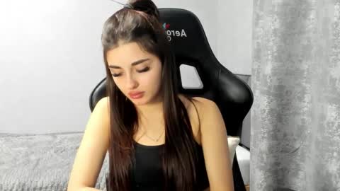 Molly online show from December 2025 07:55:01 PM