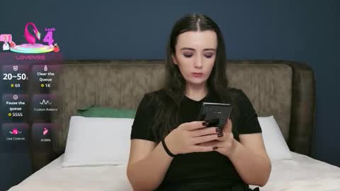 Molly online show from November 2025 09:19:02 PM