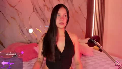 Snapshot of mollylewis18 chatting on September 2025 10:35:02 PM New girl Emily Valentina Michelle online show from September 2025 10:35:02 PM