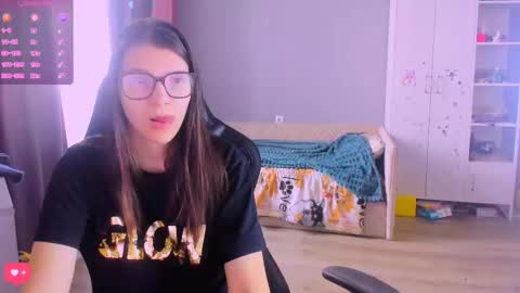  KIRA  online show from March 2026 07:25:01 AM