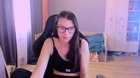  KIRA  online show from March 2026 03:10:01 AM