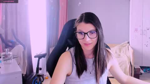  KIRA  online show from April 2026 05:54:02 AM