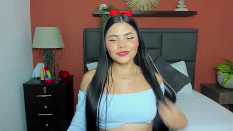 mollylove_ online show from December 2025 06:59:02 PM