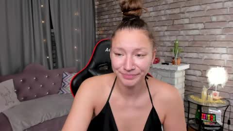 Snapshot of mollynay chatting on April 2026 12:20:02 AM hi im Molly heregreat boobs big heart warm pussy online show from April 2026 12:20:02 AM