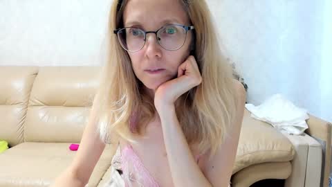 Snapshot of mollystory chatting on February 2025 09:21:02 AM AngelMomm online show from February 2025 09:21:02 AM