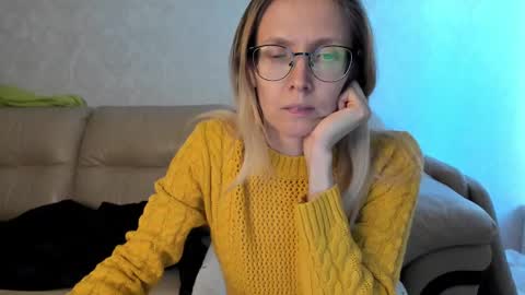 Snapshot of mollystory chatting on February 2025 12:14:02 PM AngelMomm online show from February 2025 12:14:02 PM