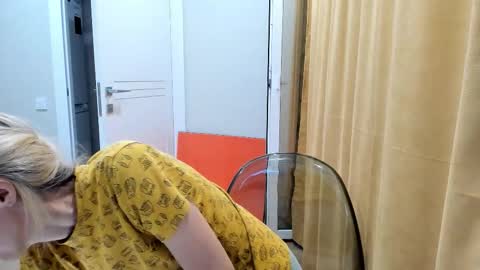 Snapshot of mollystory chatting on September 2025 05:15:02 PM AngelMomm online show from September 2025 05:15:02 PM