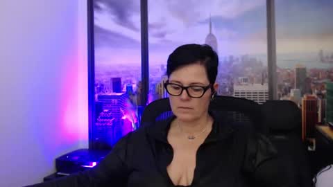 Snapshot of mollysun chatting on December 2024 05:25:01 PM MollySun Nina Randmann online show from December 2024 05:25:01 PM