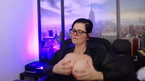 Snapshot of mollysun chatting on December 2024 08:29:01 PM MollySun Nina Randmann online show from December 2024 08:29:01 PM