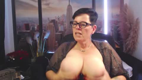 Snapshot of mollysun chatting on October 2025 04:57:02 PM MollySun Nina Randmann online show from October 2025 04:57:02 PM