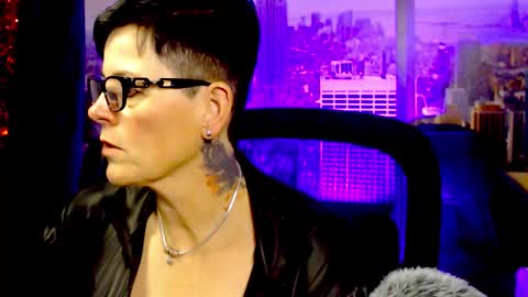 Snapshot of mollysun chatting on December 2025 04:57:02 PM MollySun Nina Randmann online show from December 2025 04:57:02 PM