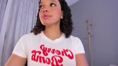 Snapshot of mollyybloom chatting on January 2025 03:11:01 PM Molly online show from January 2025 03:11:01 PM