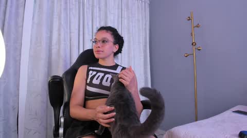 Snapshot of mollyybloom chatting on January 2025 02:55:01 PM Molly online show from January 2025 02:55:01 PM