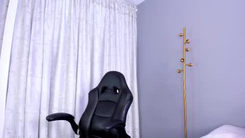 Snapshot of mollyybloom chatting on February 2025 03:30:01 PM Molly online show from February 2025 03:30:01 PM