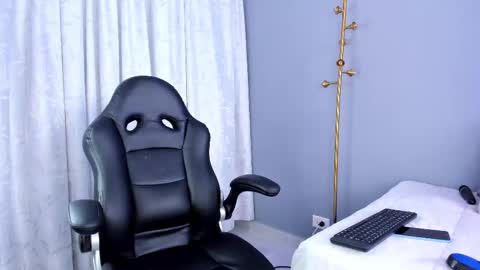 Snapshot of mollyybloom chatting on March 2025 04:54:02 PM Molly online show from March 2025 04:54:02 PM