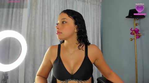 Snapshot of mollyybloom chatting on September 2025 12:49:01 PM Molly online show from September 2025 12:49:01 PM