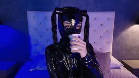 Snapshot of mollyycrystal chatting on November 2025 05:34:02 PM mollyycrystal online show from November 2025 05:34:02 PM