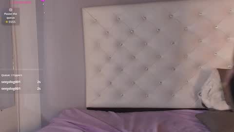 Snapshot of mollyycrystal chatting on December 2025 08:00:02 AM mollyycrystal online show from December 2025 08:00:02 AM