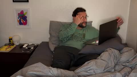 molten_escargot online show from December 2024 09:00:01 AM