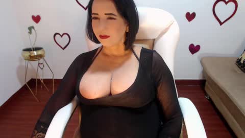 Snapshot of mom_xxx chatting on February 2025 01:25:02 AM Sara online show from February 2025 01:25:02 AM