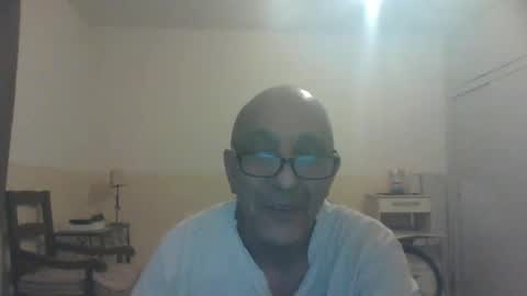 Snapshot of moment71200 chatting on January 2025 08:52:02 PM moment71200 online show from January 2025 08:52:02 PM