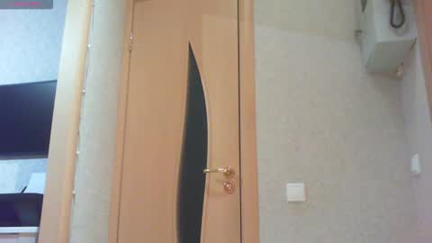 Snapshot of momentbeforedown chatting on November 2025 06:32:01 PM Hailey online show from November 2025 06:32:01 PM