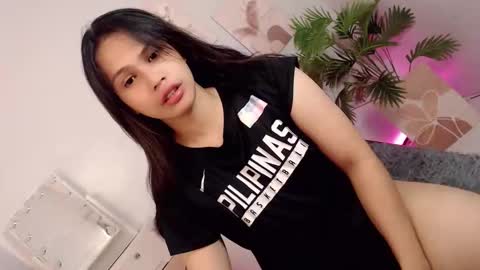 MOMIKHEM online show from September 2025 07:20:01 AM