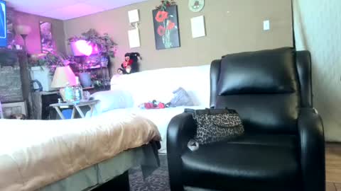 Snapshot of mommamadesissy chatting on March 2025 07:27:02 PM Bink online show from March 2025 07:27:02 PM