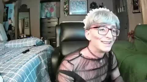 Snapshot of mommamadesissy chatting on May 2026 04:30:02 AM Bink online show from May 2026 04:30:02 AM
