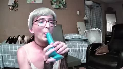 Snapshot of mommamadesissy chatting on July 2026 04:19:01 AM Bink online show from July 2026 04:19:01 AM