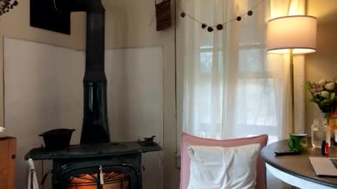 Snapshot of mommamia12 chatting on November 2025 01:54:02 PM Mia online show from November 2025 01:54:02 PM