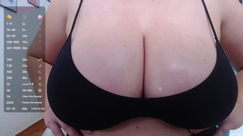 Snapshot of mommyissuess_ chatting on January 2025 10:49:02 PM Daphne  online show from January 2025 10:49:02 PM