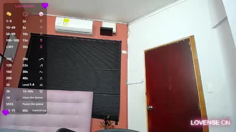 Snapshot of mommyissuess_ chatting on March 2025 01:48:01 AM Daphne  online show from March 2025 01:48:01 AM