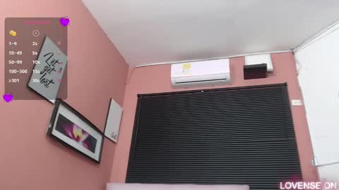 Snapshot of mommyissuess_ chatting on March 2025 07:42:02 PM Daphne  online show from March 2025 07:42:02 PM