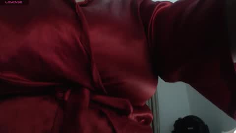 Snapshot of mommyissuess_ chatting on October 2025 07:32:01 AM Daphne  online show from October 2025 07:32:01 AM