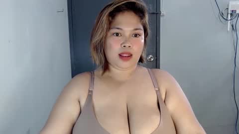 Snapshot of mommyjessaxx69 chatting on February 2025 06:47:02 AM mommyjessaxx69 online show from February 2025 06:47:02 AM