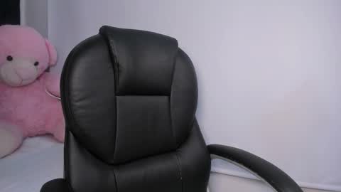 Momo  online show from March 2026 03:23:02 AM