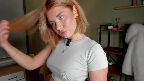 Snapshot of momorain chatting on June 2026 03:38:02 PM Salma online show from June 2026 03:38:02 PM