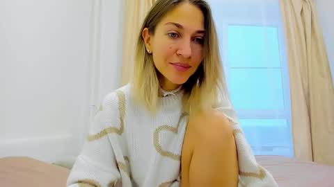 Snapshot of mona_cruz chatting on December 2024 06:21:01 AM Mona online show from December 2024 06:21:01 AM