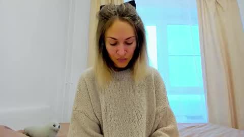 Snapshot of mona_cruz chatting on December 2024 06:22:02 AM Mona online show from December 2024 06:22:02 AM