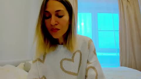 Snapshot of mona_cruz chatting on December 2024 08:15:01 AM Mona online show from December 2024 08:15:01 AM