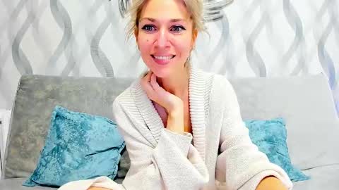 Snapshot of mona_cruz chatting on February 2025 02:43:02 PM Mona online show from February 2025 02:43:02 PM