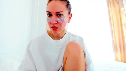 Snapshot of mona_cruz chatting on February 2025 06:28:01 AM Mona online show from February 2025 06:28:01 AM