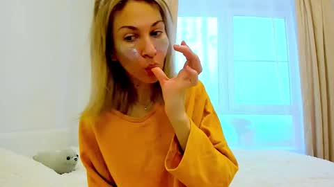 Snapshot of mona_cruz chatting on March 2025 05:31:02 AM Mona online show from March 2025 05:31:02 AM