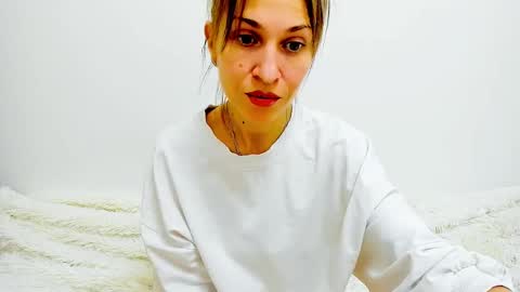 Snapshot of mona_cruz chatting on March 2025 08:16:02 PM Mona online show from March 2025 08:16:02 PM