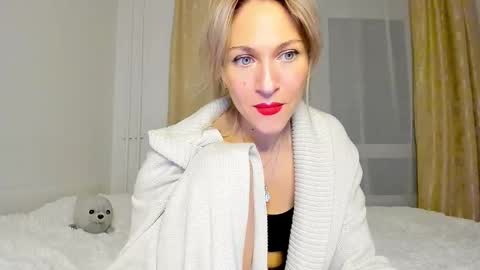 Snapshot of mona_cruz chatting on March 2025 08:12:01 PM Mona online show from March 2025 08:12:01 PM